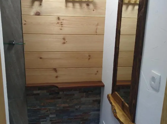 Nastanitev v družini Lepa Lopa *