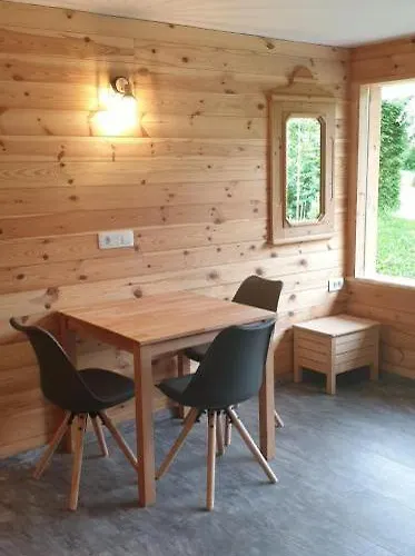 Lepa Lopa Nastanitev v družini Stahovica