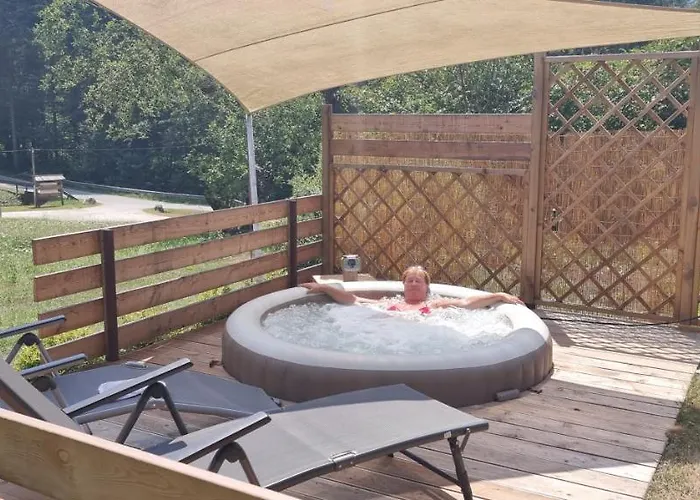 Nastanitev v družini Lepa Lopa