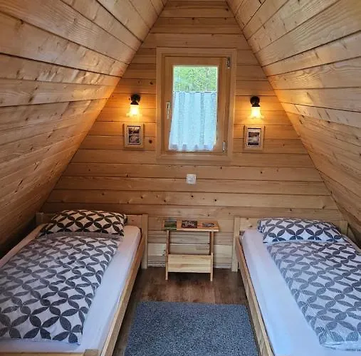 Lepa Lopa Nastanitev v družini Stahovica